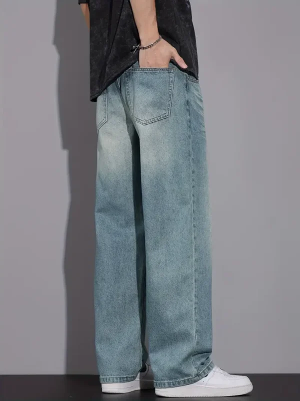 Men's Light Wash Relaxed-Fit Jeans